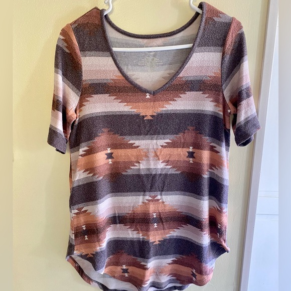 Maurice’s v-neck Aztec tee - Picture 1 of 4